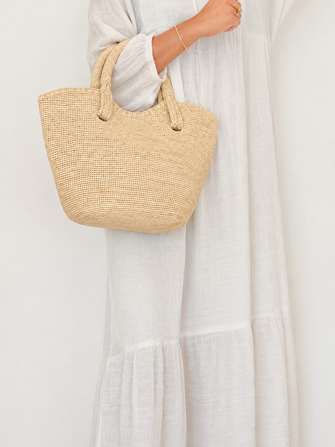 Riaka M – sac en raphia                          ( Bientôt disponible )