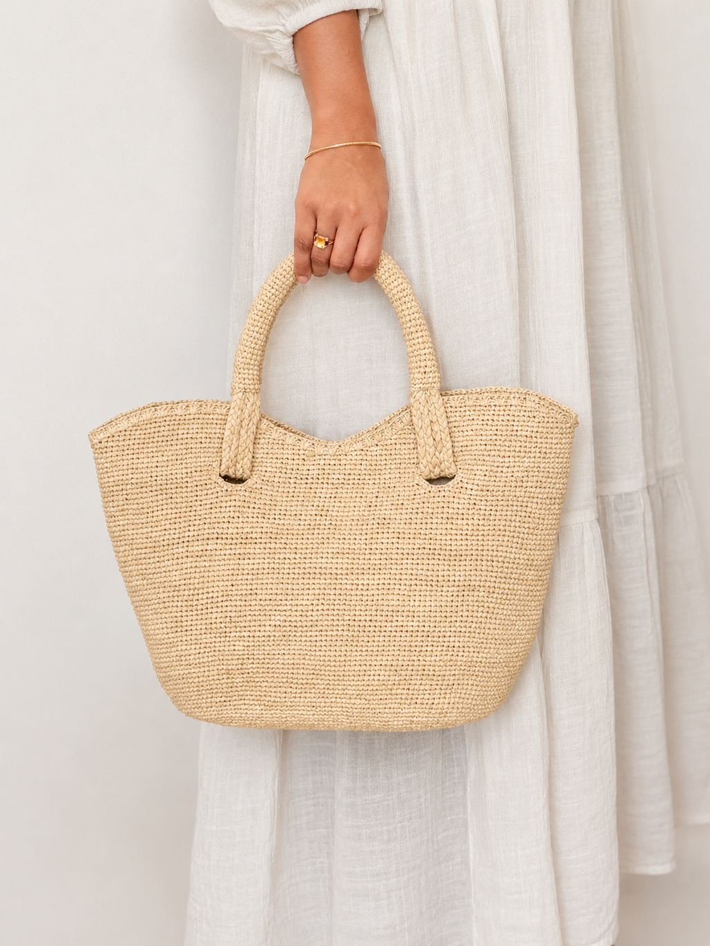 Riaka M – sac en raphia                          ( Bientôt disponible )