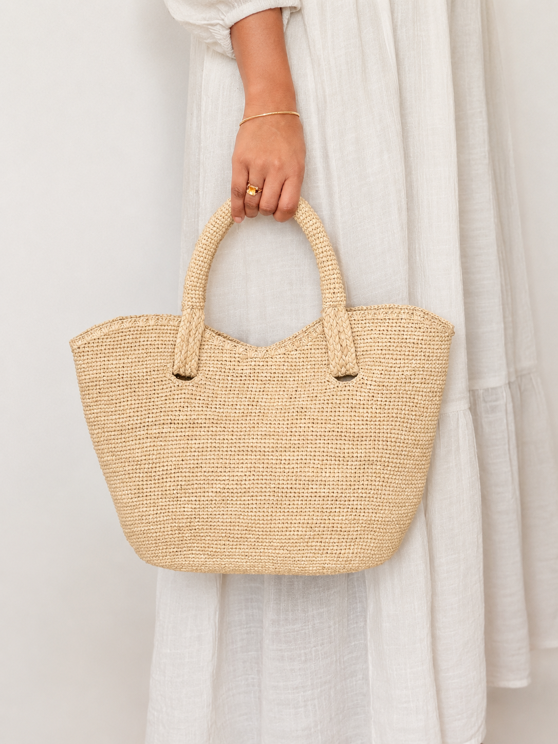 Riaka M – sac en raphia                          ( Bientôt disponible )