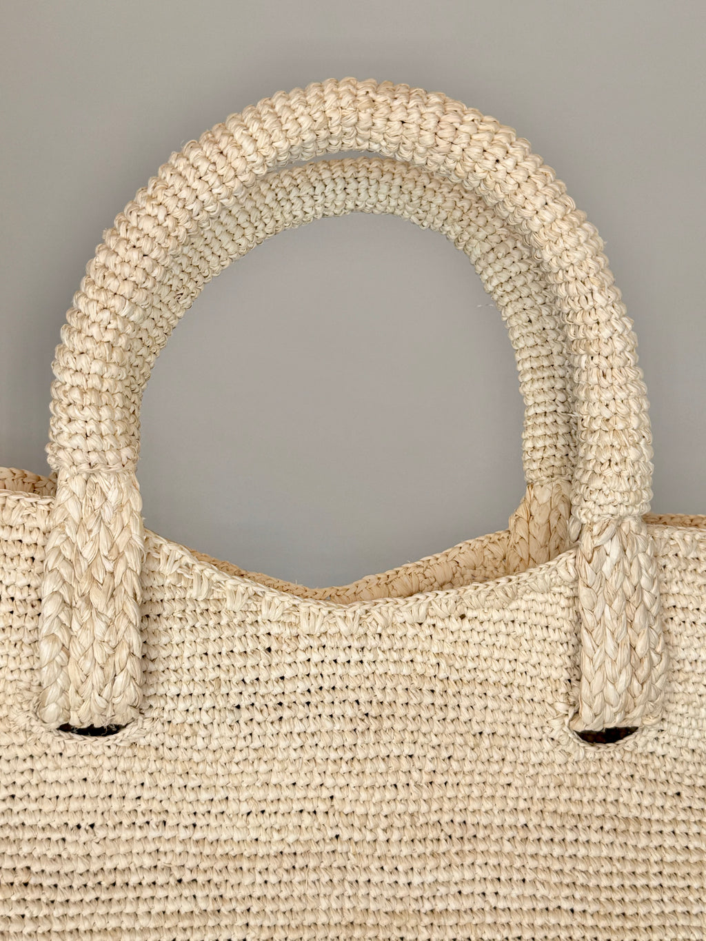 Riaka M – sac en raphia                          ( Bientôt disponible )