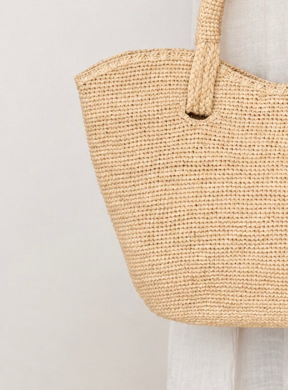 Riaka M – sac en raphia                          ( Bientôt disponible )